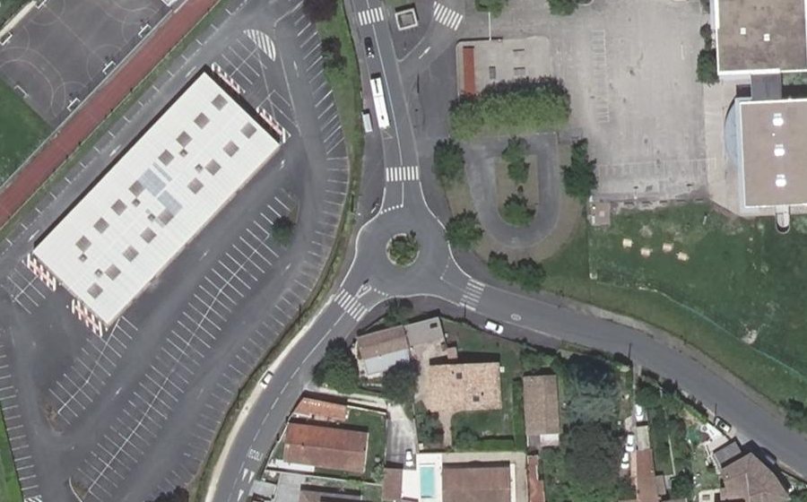 Vue aérienne du Rond-point anonyme n°49048438