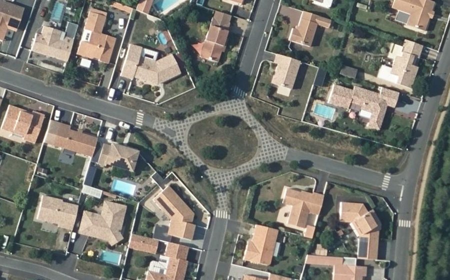Vue aérienne du Rond-point anonyme n°490525487