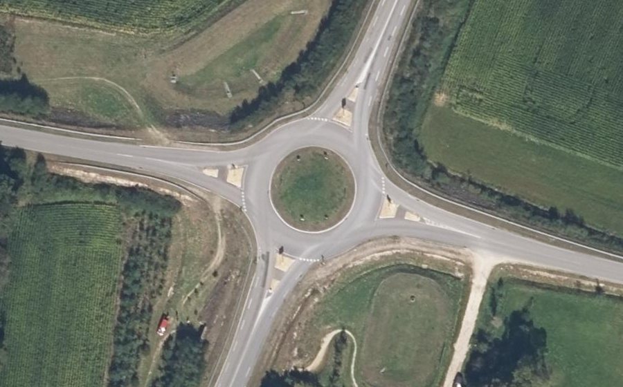 Vue aérienne du Rond-point anonyme n°490541527