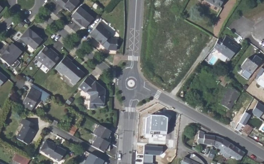 Vue aérienne du Rond-point anonyme n°49056009