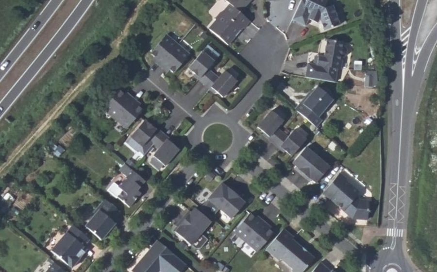 Vue aérienne du Rond-point anonyme n°49056013