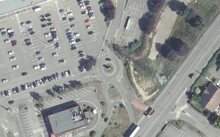 Vue aérienne du Rond-point anonyme n°490657145