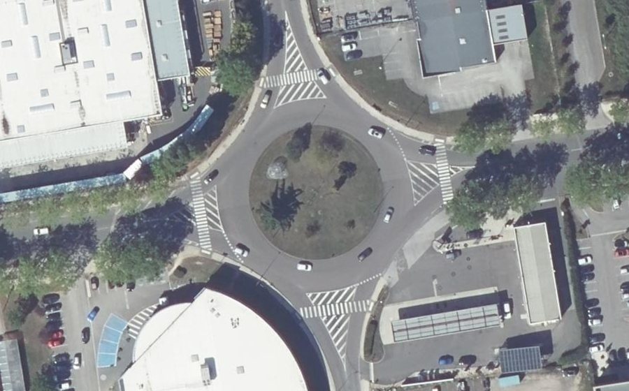 Vue aérienne du Rond-point anonyme n°4907223