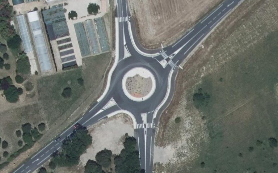 Vue aérienne du Rond-point anonyme n°490726355