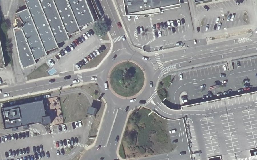 Vue aérienne du Rond-point anonyme n°4907486