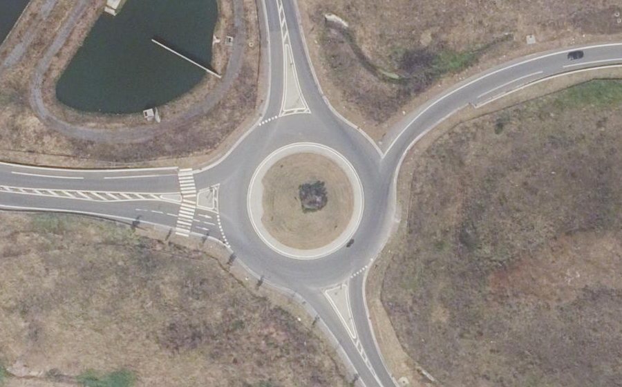 Vue aérienne du Rond-point anonyme n°490909658