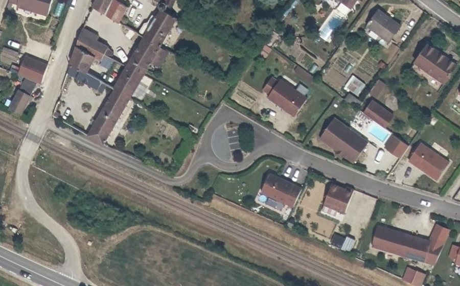 Vue aérienne du Rond-point anonyme n°490993969