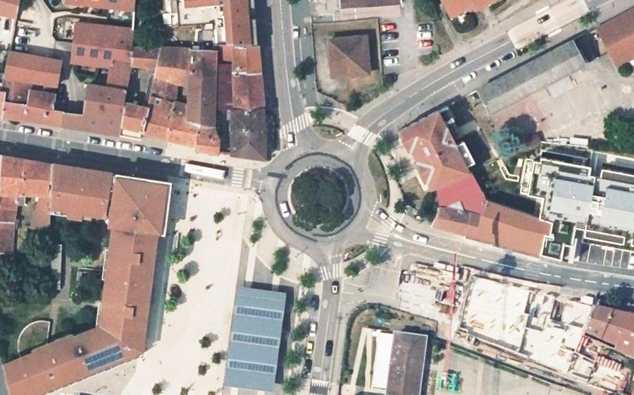 Vue aérienne du Rond-point anonyme n°4910981