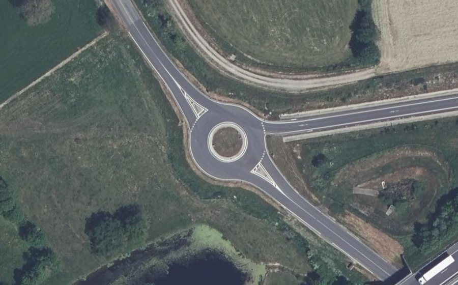 Vue aérienne du Rond-point anonyme n°491123795