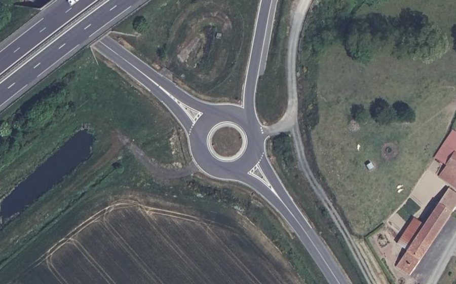Vue aérienne du Rond-point anonyme n°491123798