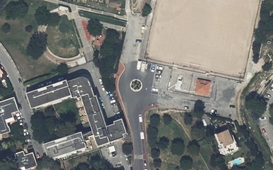 Vue aérienne du Rond-point anonyme n°49122300