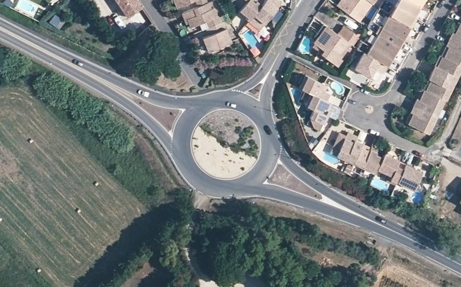 Vue aérienne du Rond-point anonyme n°49133717
