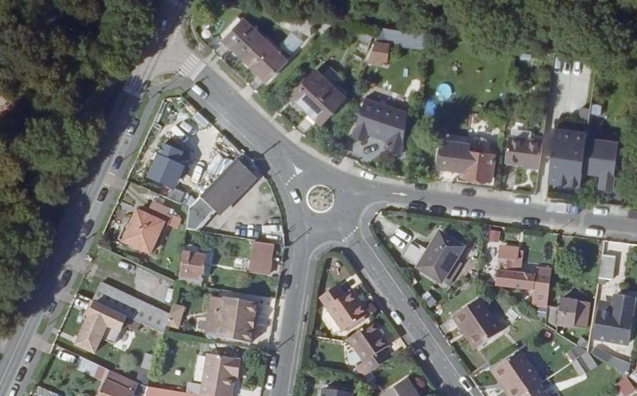 Vue aérienne du Rond-point anonyme n°491359416