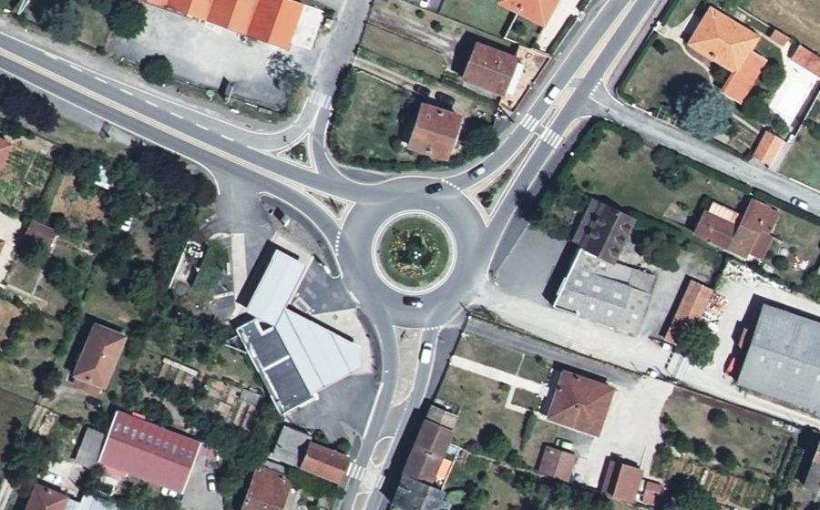 Vue aérienne du Rond-point anonyme n°4914356