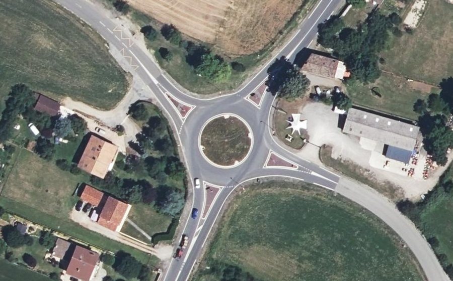 Vue aérienne du Rond-point anonyme n°4914360