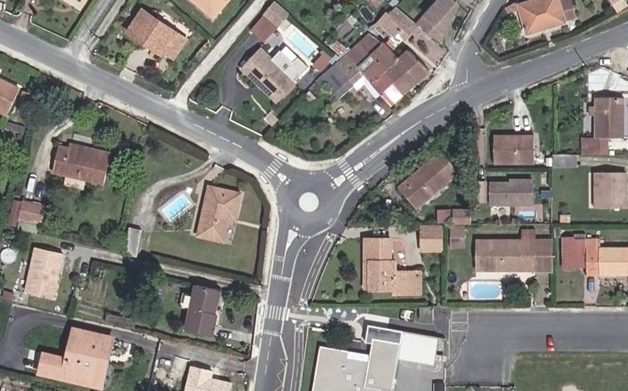 Vue aérienne du Rond-point anonyme n°49154570