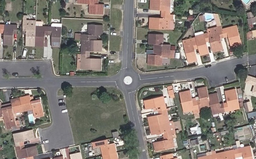 Vue aérienne du Rond-point anonyme n°49154856