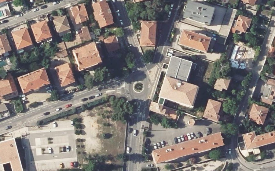 Vue aérienne du Rond-point anonyme n°491591545