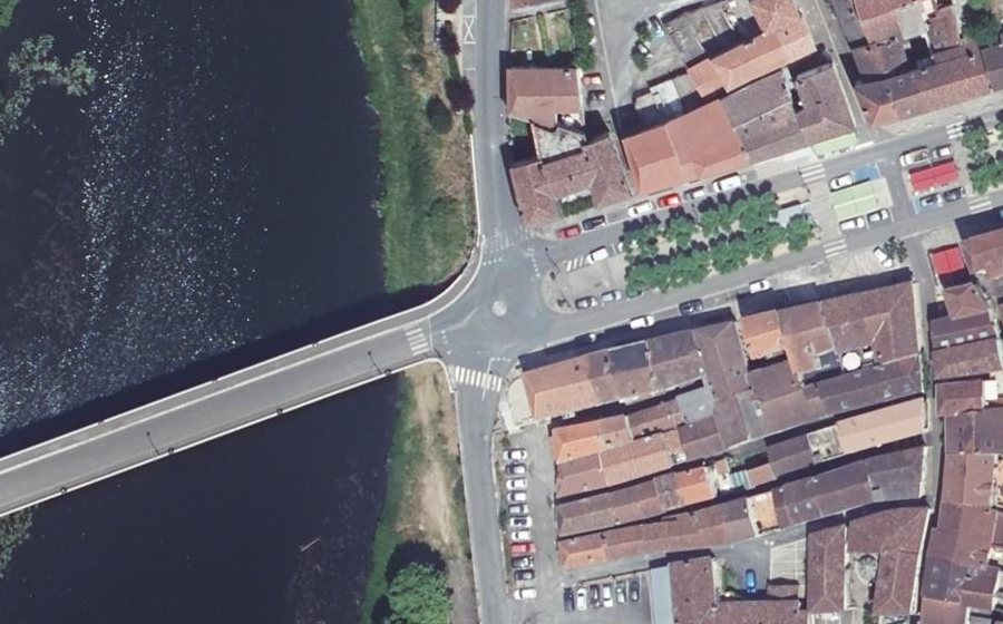 Vue aérienne du Rond-point anonyme n°49162154