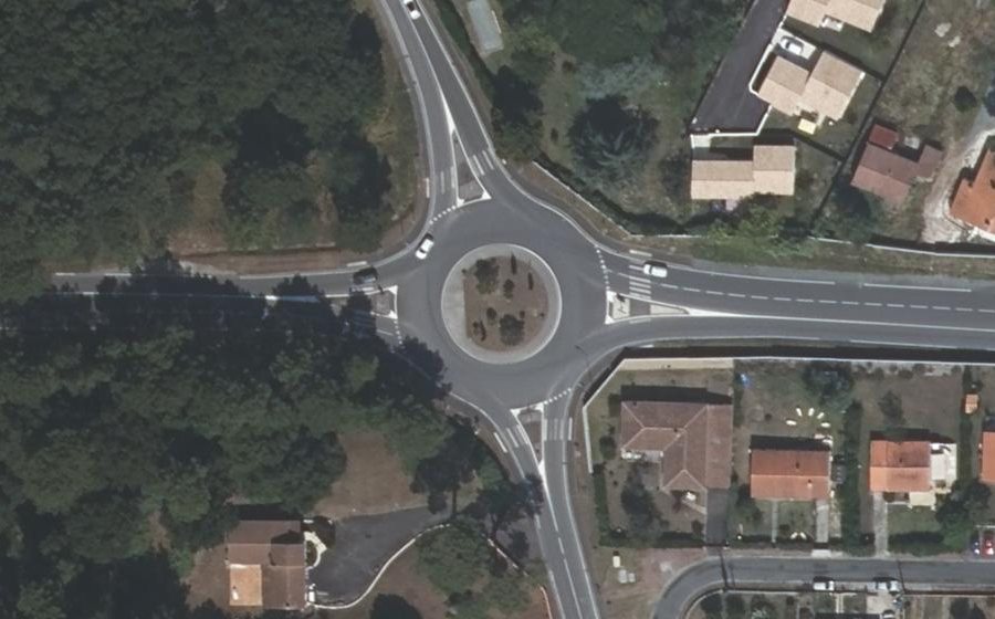 Vue aérienne du Rond-point anonyme n°491635244