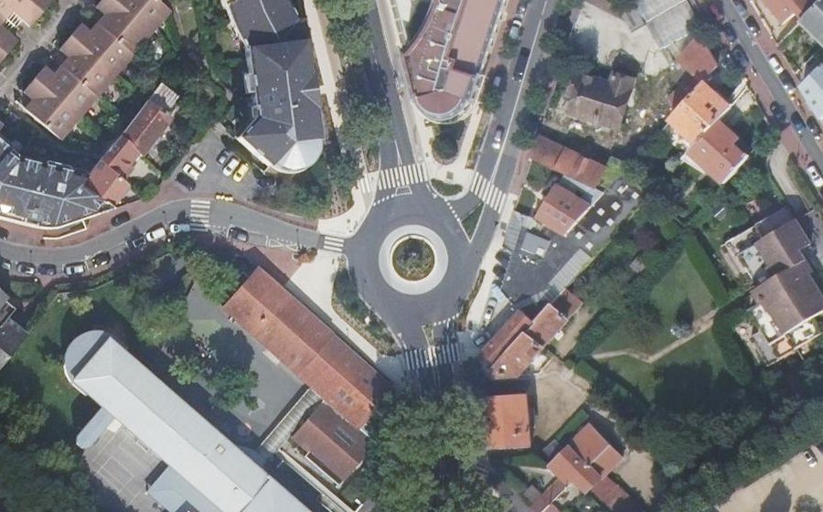Vue aérienne du Rond-point anonyme n°491685456