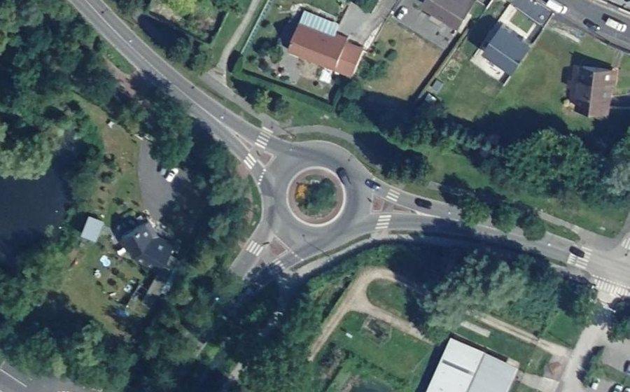 Vue aérienne du Rond-point anonyme n°4917559