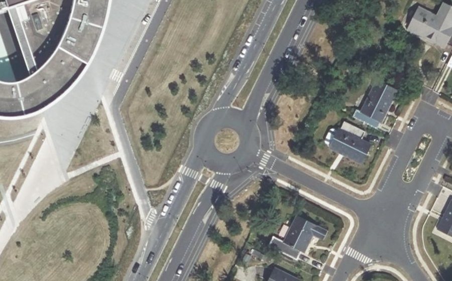 Vue aérienne du Rond-point anonyme n°491779710