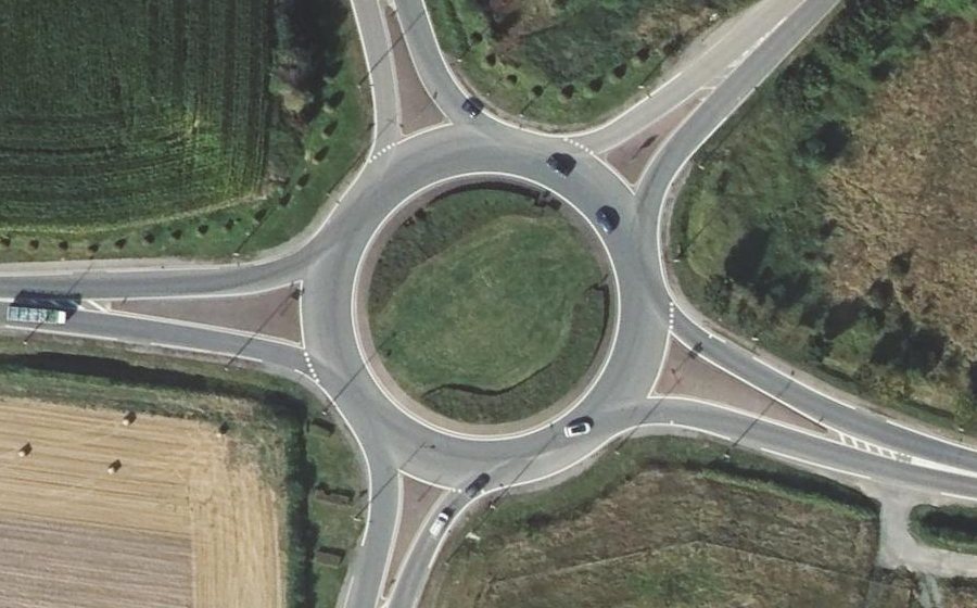 Vue aérienne du Rond-point anonyme n°4917887