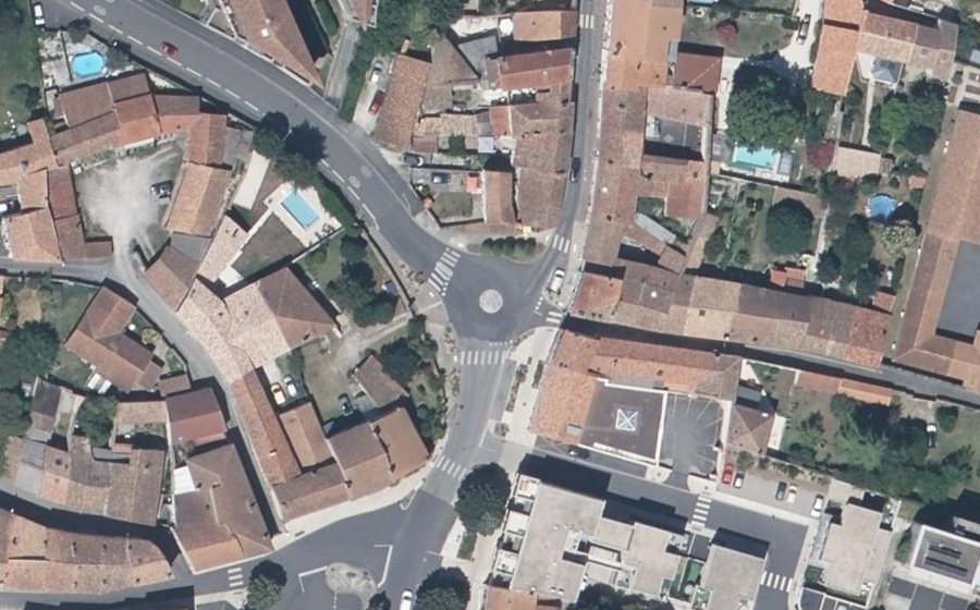 Vue aérienne du Rond-point anonyme n°491800947