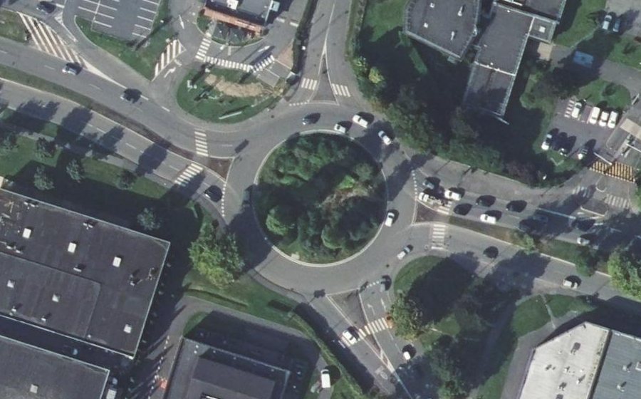 Vue aérienne du Rond-point anonyme n°4918088