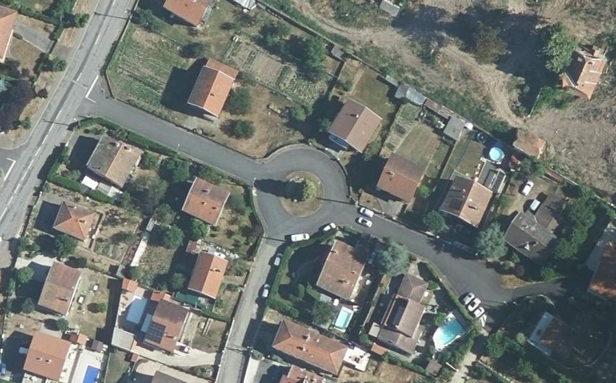 Vue aérienne du Rond-point anonyme n°49182995