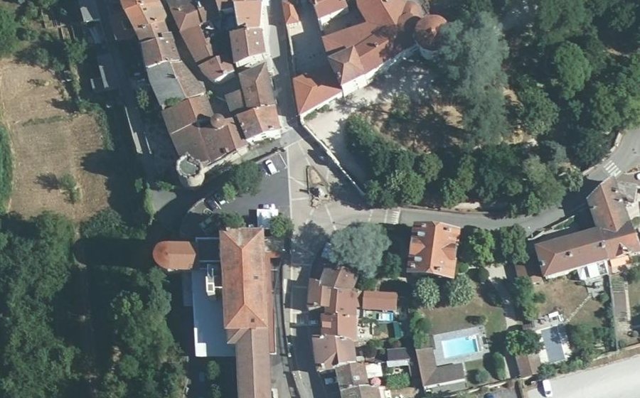 Vue aérienne du Rond-point anonyme n°49185251