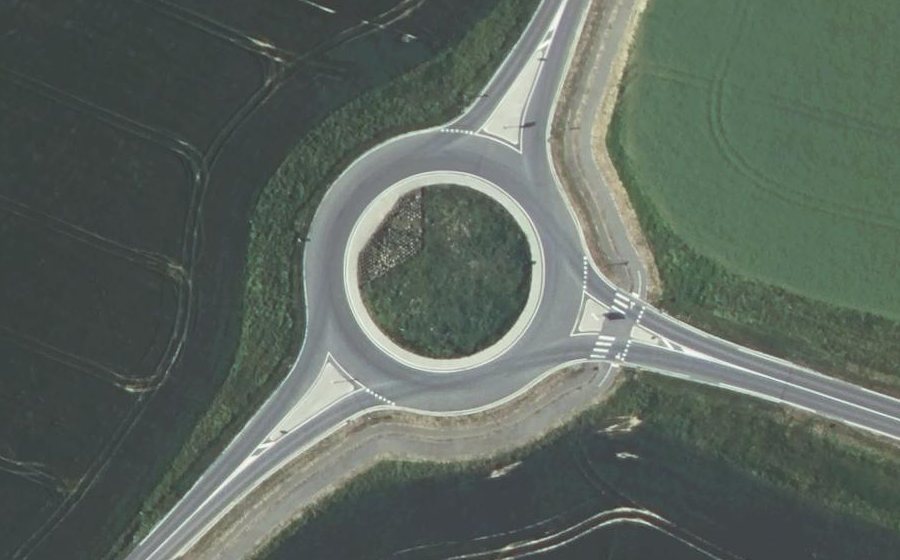 Vue aérienne du Rond-point anonyme n°491864838