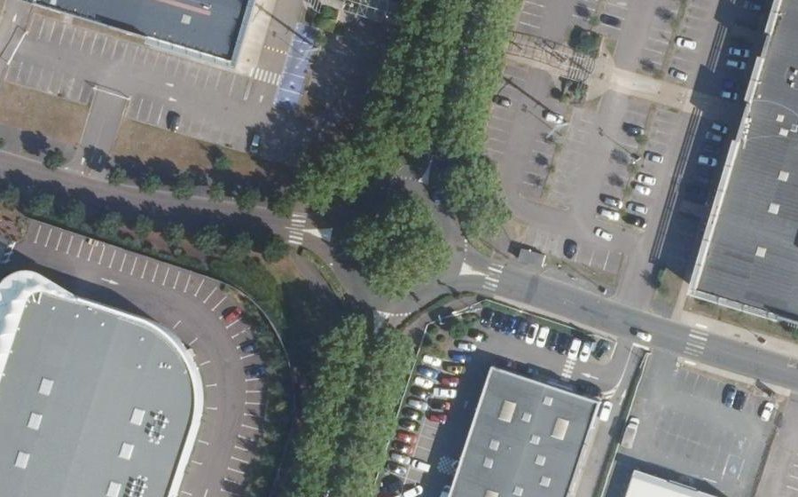 Vue aérienne du Rond-point anonyme n°49191976