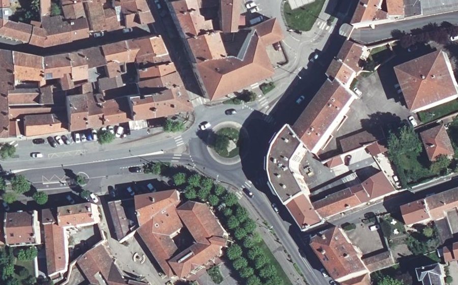 Vue aérienne du Rond-point anonyme n°49195403