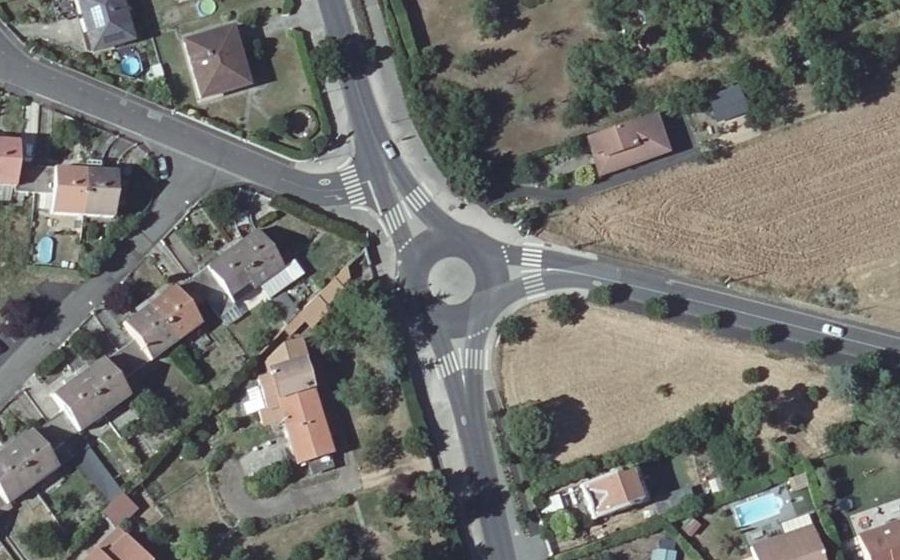 Vue aérienne du Rond-point anonyme n°492071288