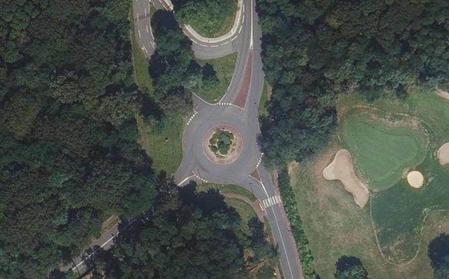 Vue aérienne du Rond-point anonyme n°49209437