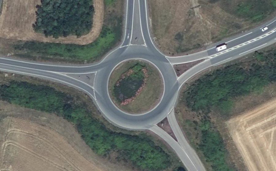 Vue aérienne du Rond-point anonyme n°49212650