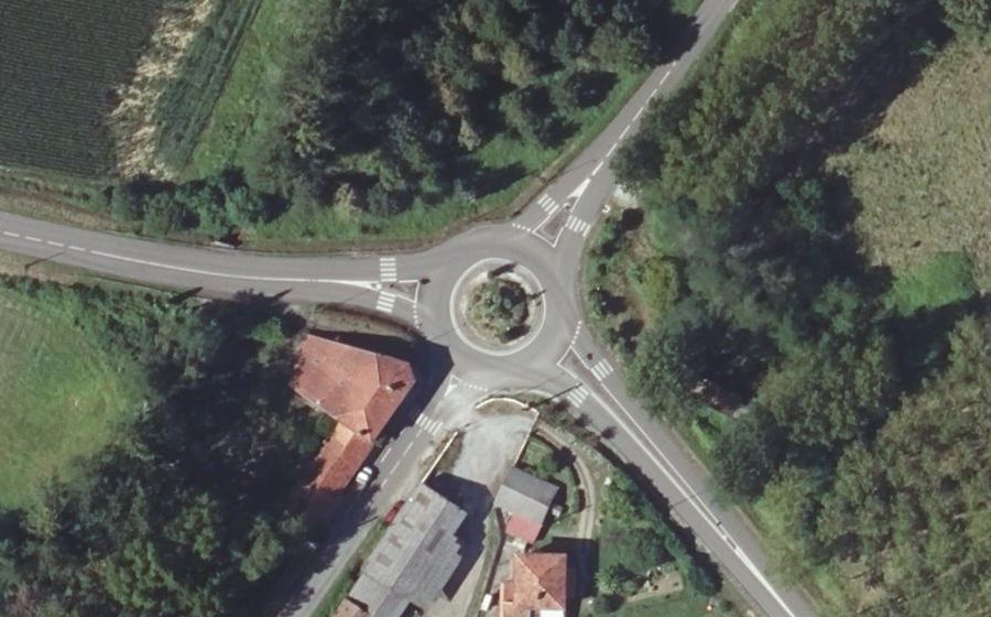 Vue aérienne du Rond-point anonyme n°49213614