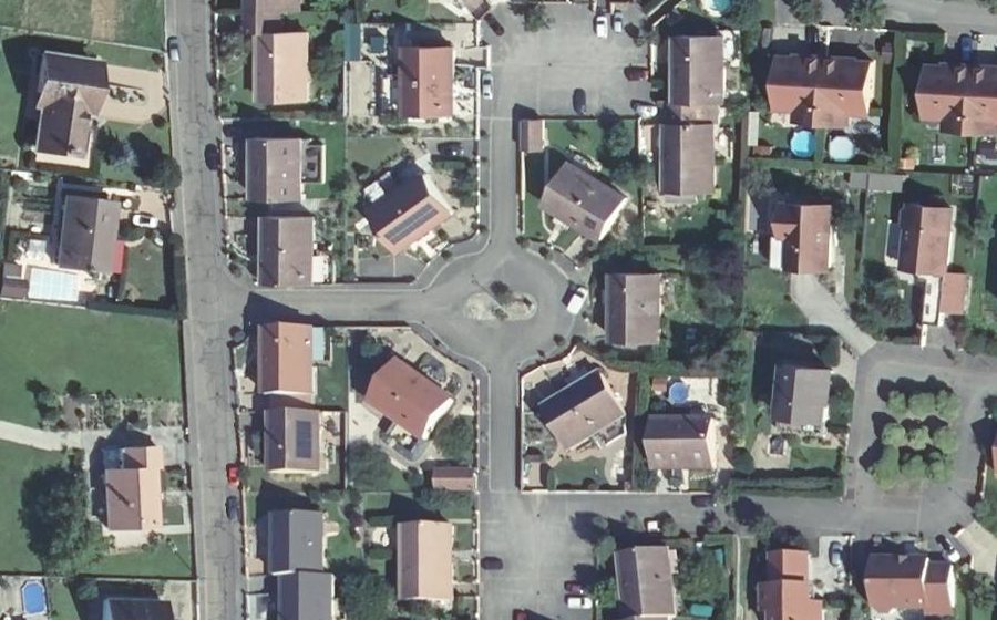 Vue aérienne du Rond-point anonyme n°49219830