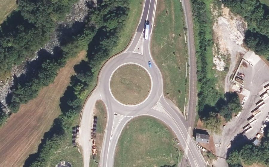 Vue aérienne du Rond-point anonyme n°49228547