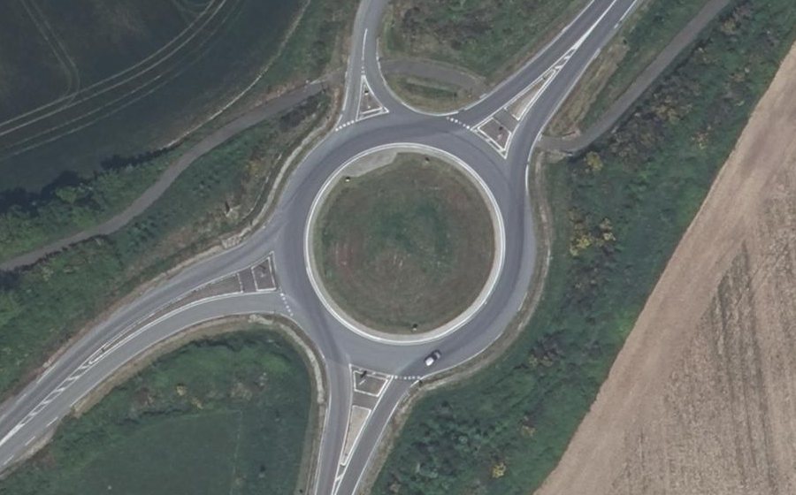 Vue aérienne du Rond-point anonyme n°492290464
