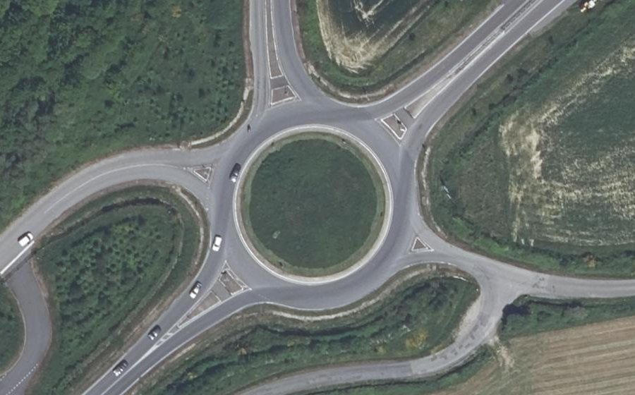 Vue aérienne du Rond-point anonyme n°492290489