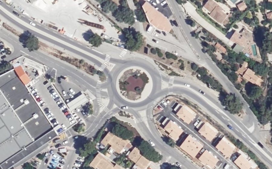 Vue aérienne du Rond-point anonyme n°492360050