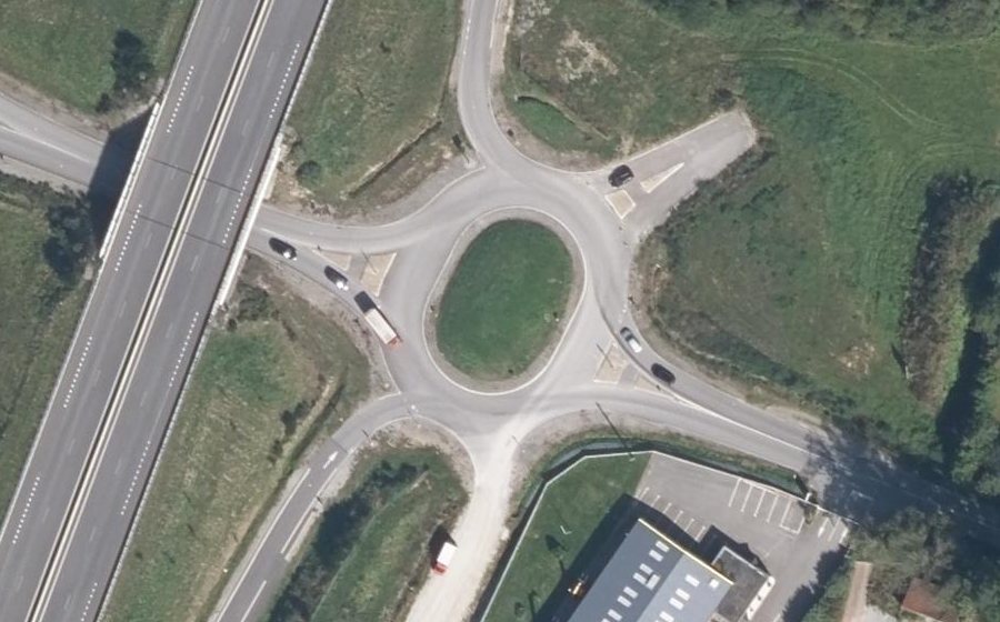 Vue aérienne du Rond-point anonyme n°492532104