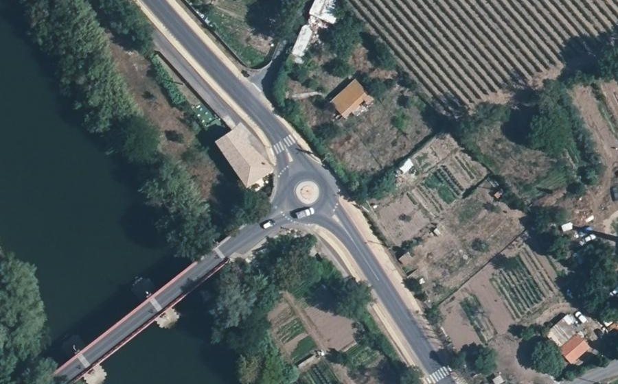 Vue aérienne du Rond-point anonyme n°492651441