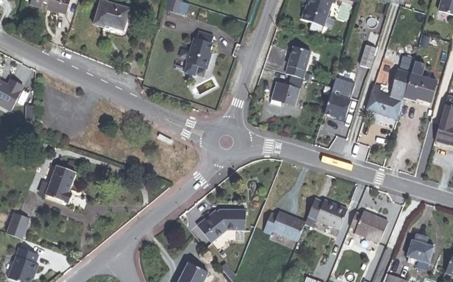 Vue aérienne du Rond-point anonyme n°49269382