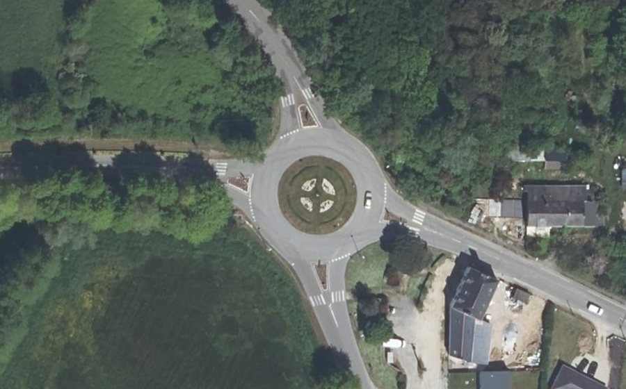 Vue aérienne du Rond-point anonyme n°49269403