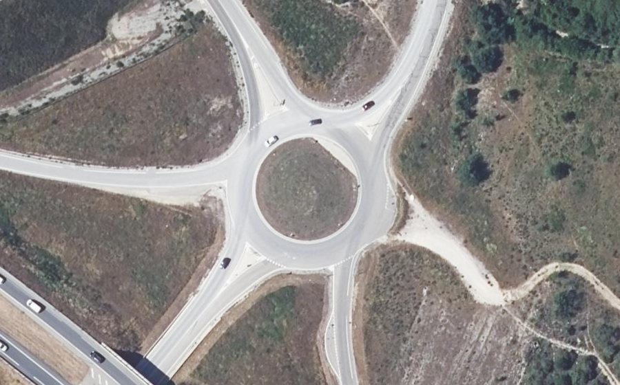 Vue aérienne du Rond-point anonyme n°492758280