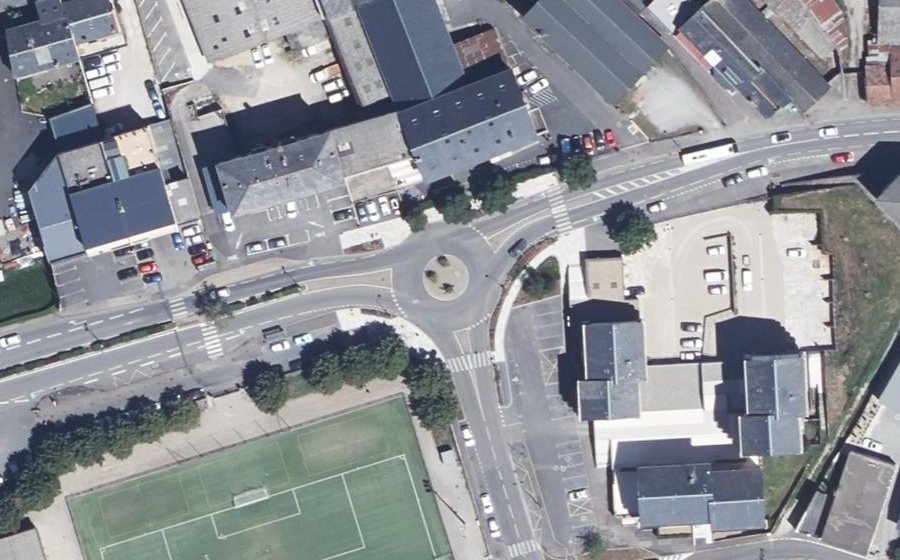 Vue aérienne du Rond-point anonyme n°492760639